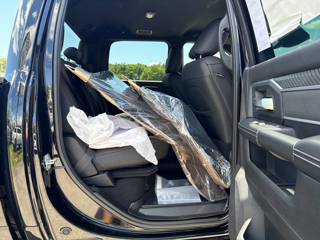 New 2025 RAM 2500 Big Horn AWD/4WD image 25