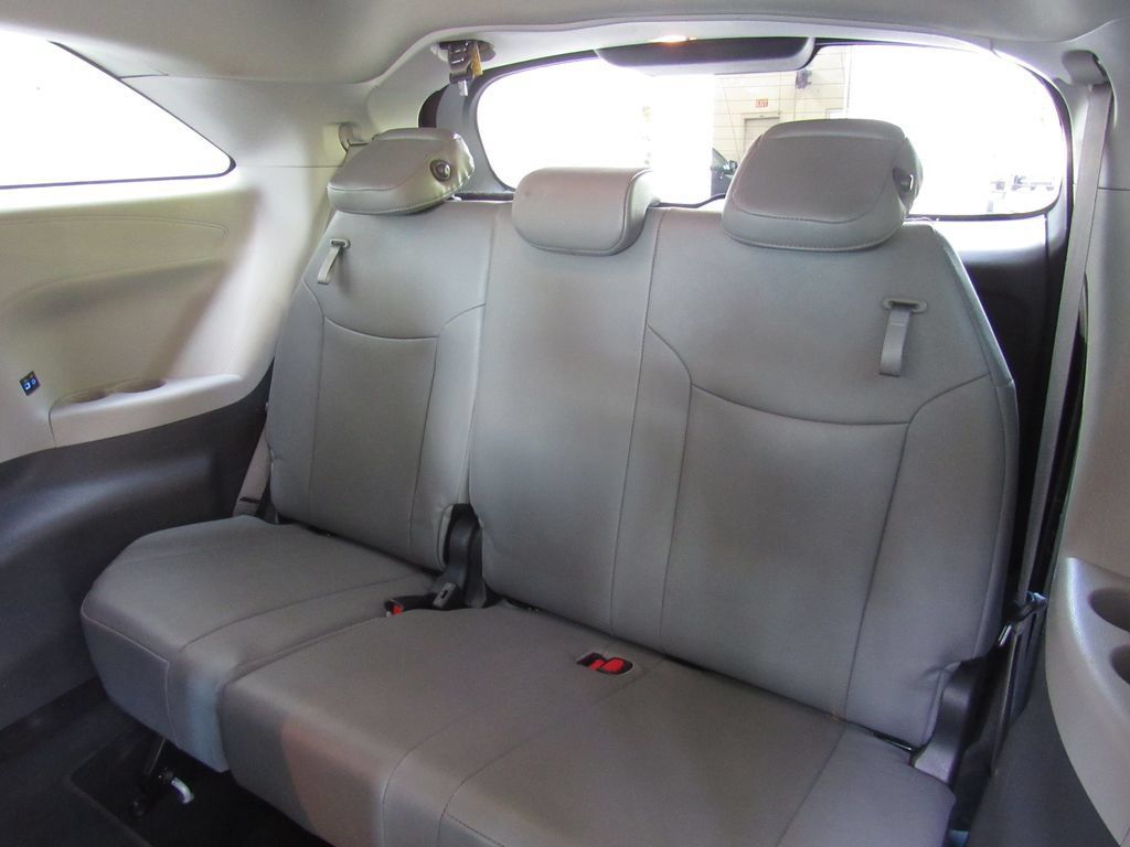 Certified 2024 Toyota Sienna XLE FWD image 17