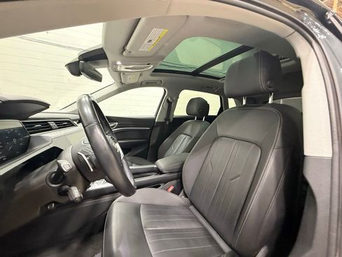 Used 2021 Audi e-tron Premium w/ Convenience Plus Package image 33