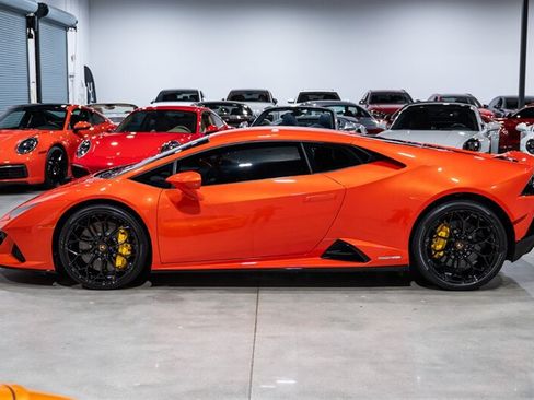 Used 2021 Lamborghini Huracan EVO AWD/4WD image 3