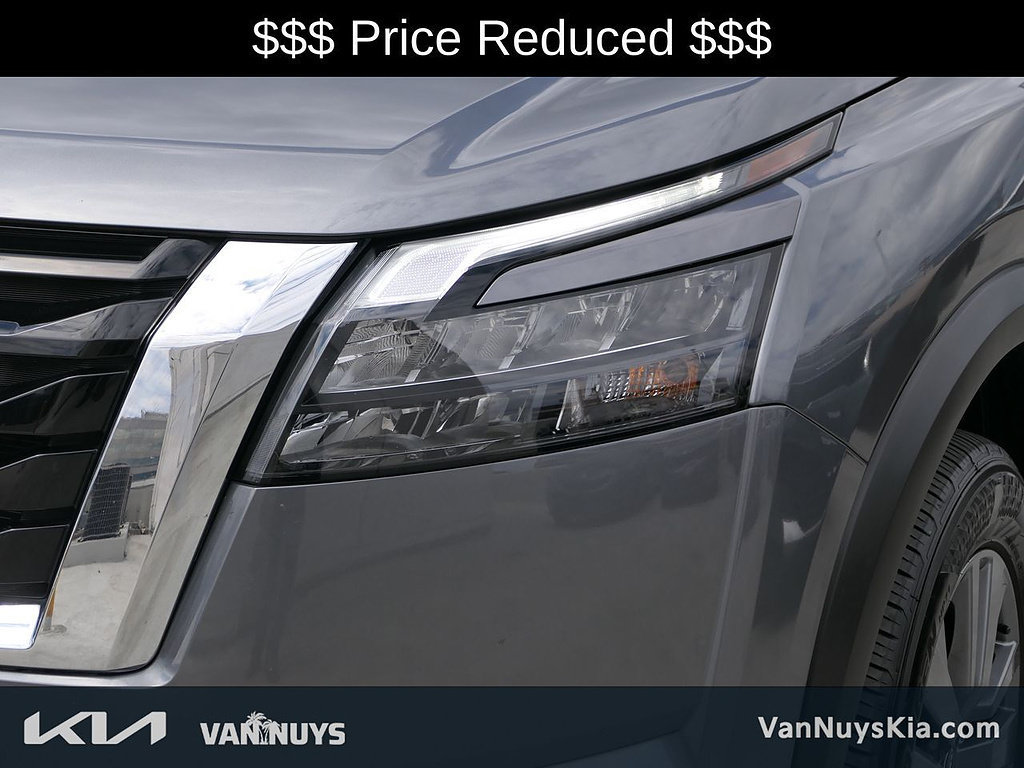 Used 2025 Nissan Pathfinder SV FWD image 28