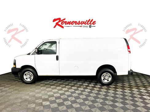 Used 2022 Chevrolet Express 2500 w/ Driver Convenience Package image 4