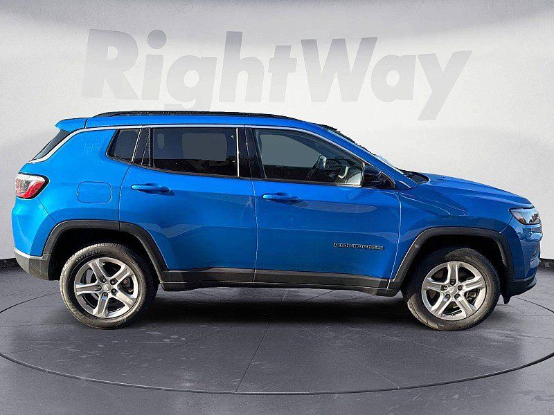 Used 2024 Jeep Compass Latitude AWD/4WD image 6