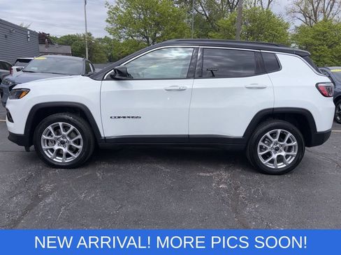 Used 2025 Jeep Compass Limited AWD/4WD image 2