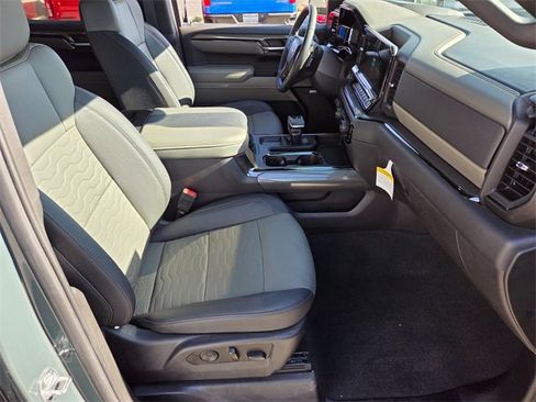 Certified 2025 Chevrolet Silverado 1500 ZR2 w/ Technology Package image 15