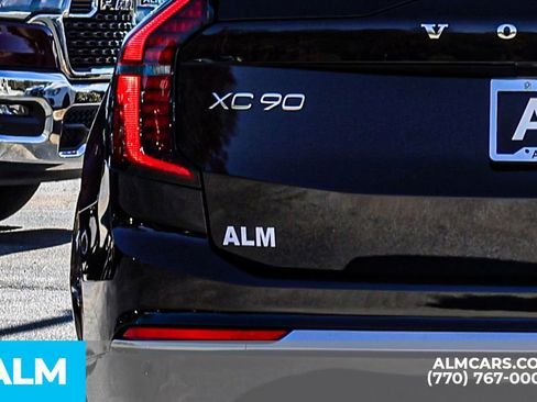 Used 2025 Volvo XC90 B6 Plus image 13
