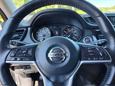 Used 2020 Nissan Rogue SV FWD image 14