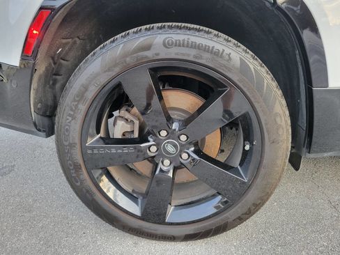 Used 2024 Land Rover Defender 130 X-Dynamic SE image 16