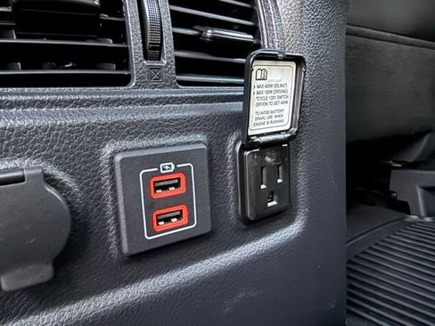 Used 2023 Nissan Titan SV w/ SV Convenience Package image 31