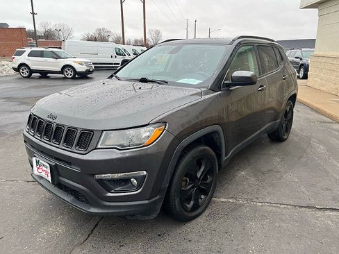 Used 2018 Jeep Compass Latitude w/ Popular Equipment Group image 4
