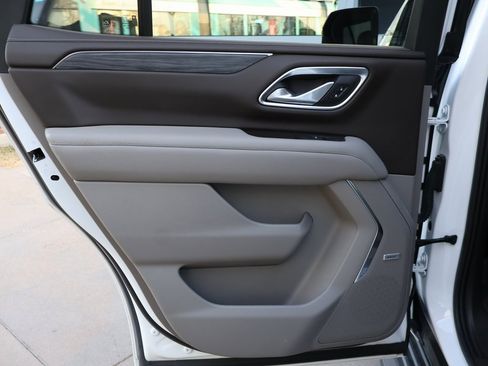 Used 2022 GMC Yukon SLT w/ SLT Luxury Package image 29