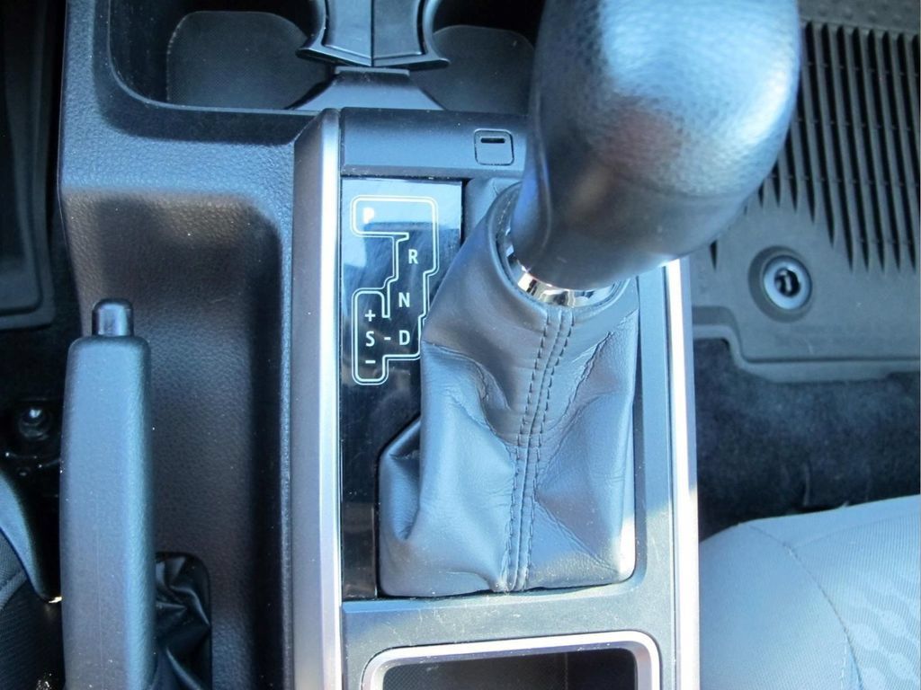 Used 2023 Toyota Tacoma SR5 w/ Technology Package AWD/4WD image 15