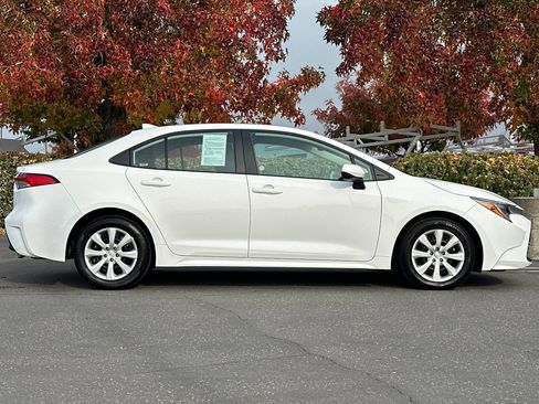 Used 2024 Toyota Corolla LE image 3