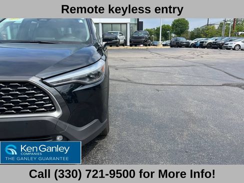 Used 2023 Toyota Corolla Cross XLE w/ Convenience Package FWD image 20