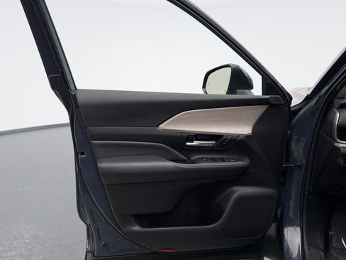 Used 2024 Toyota Grand Highlander AWD image 9