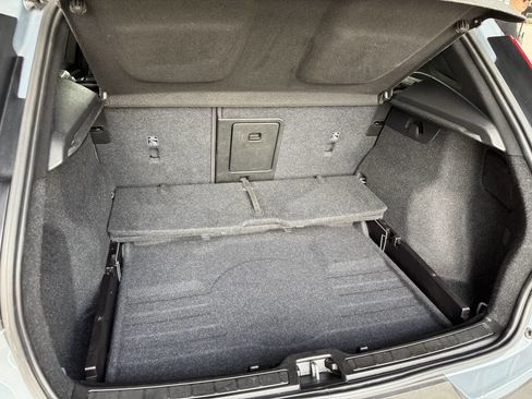 Used 2021 Volvo XC40 T5 Momentum image 16