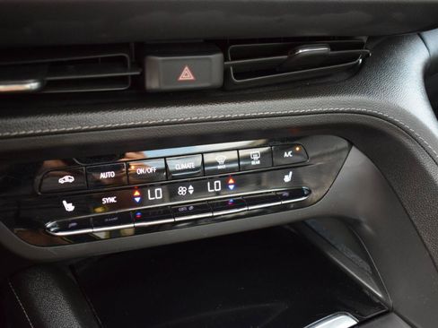 Used 2021 Buick Envision Essence w/ Technology Package I FWD image 27