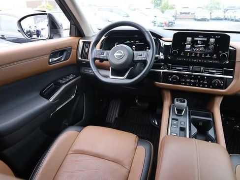 Certified 2025 Nissan Pathfinder Platinum w/ Cargo Package FWD image 25