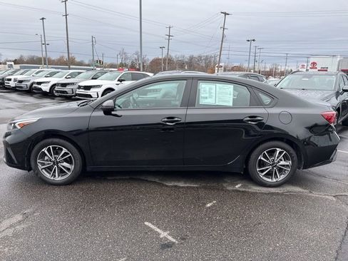 Used 2023 Kia Forte LXS w/ LXS Technology Package image 4