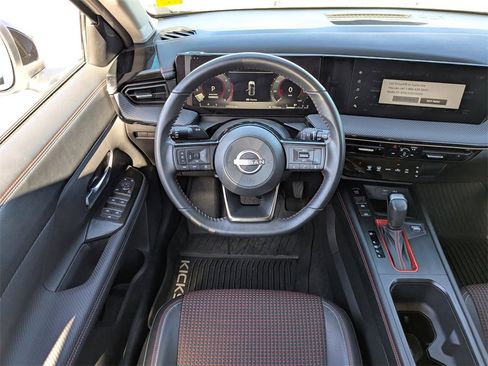 Used 2025 Nissan Kicks SR w/ Illumination Package image 16