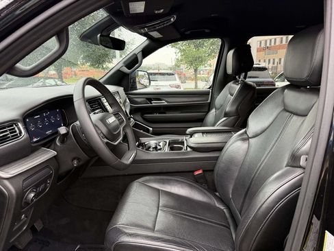 Certified 2024 Jeep Wagoneer Series II w/ Flexible Seating Group AWD/4WD image 13