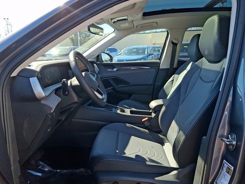 New 2026 Volkswagen Tiguan SE AWD/4WD image 9