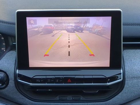 Used 2024 Jeep Compass Latitude image 24