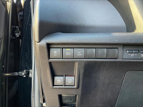 Used 2024 Toyota Sienna XLE Woodland Edition image 30