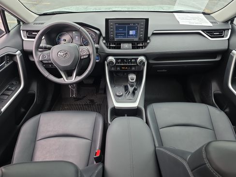 Used 2022 Toyota RAV4 XLE Premium AWD/4WD image 11