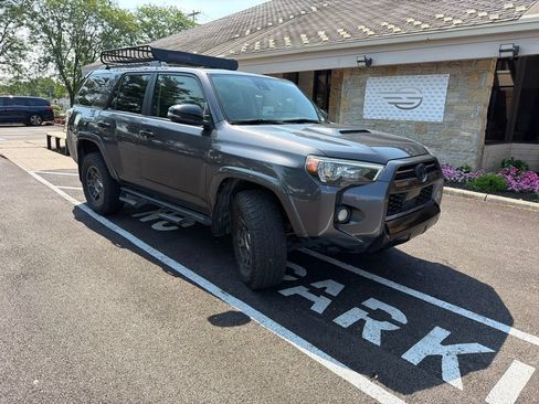 Used 2020 Toyota 4Runner Venture w/ Moonroof Package AWD/4WD image 4