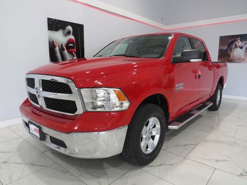 Used 2019 RAM 1500 Classic SLT w/ Luxury Group image 7