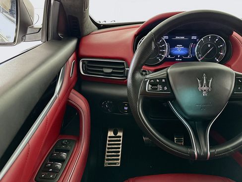 Used 2023 Maserati Levante Modena image 10