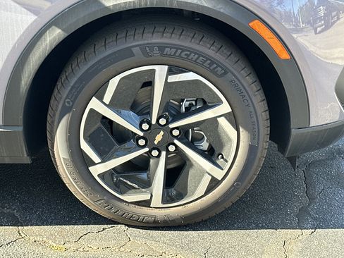 New 2025 Chevrolet Equinox EV LT image 12