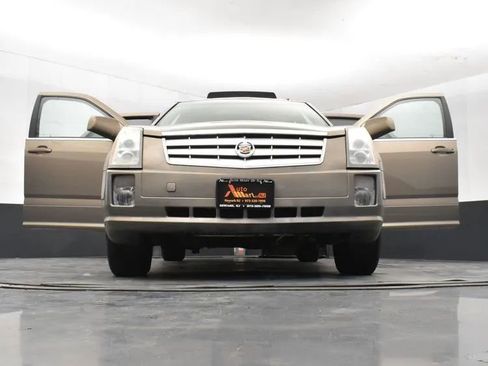 Used 2007 Cadillac SRX w/ Premium Seating Package image 11