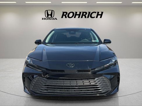 Used 2025 Toyota Camry LE w/ Convenience Package image 2