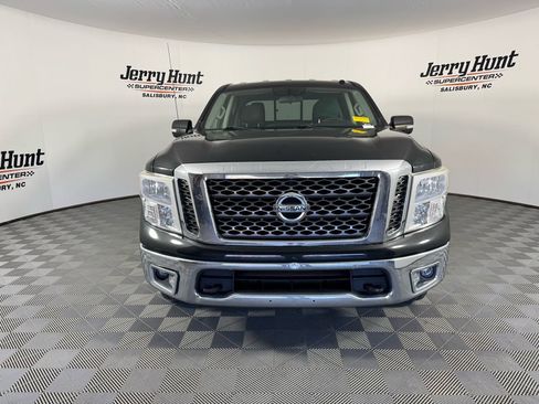 Used 2017 Nissan Titan SV image 6