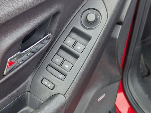 Used 2018 Chevrolet Trax LT w/ Sun & Sound Package image 29