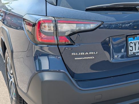 Used 2025 Subaru Outback Premium AWD/4WD image 17