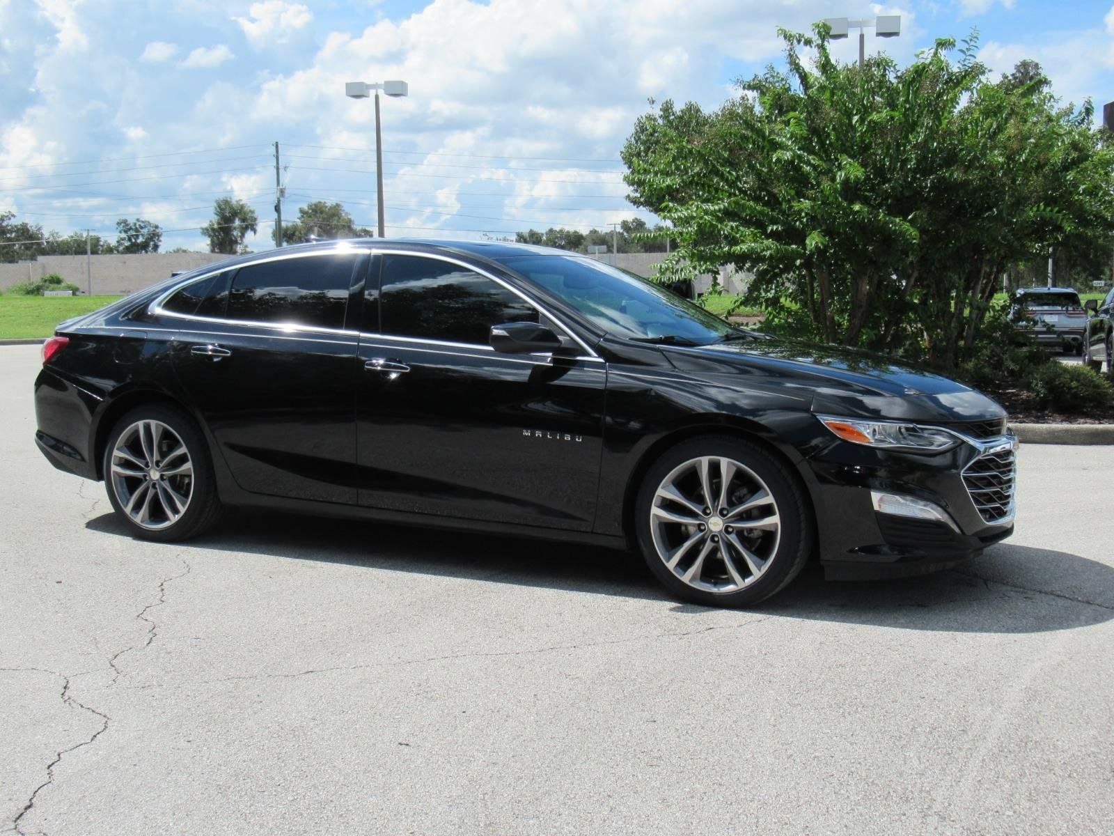 Used 2022 Chevrolet Malibu Premier FWD image 2