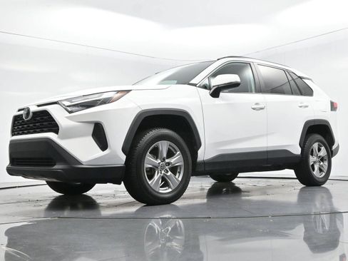Used 2022 Toyota RAV4 XLE AWD/4WD image 44