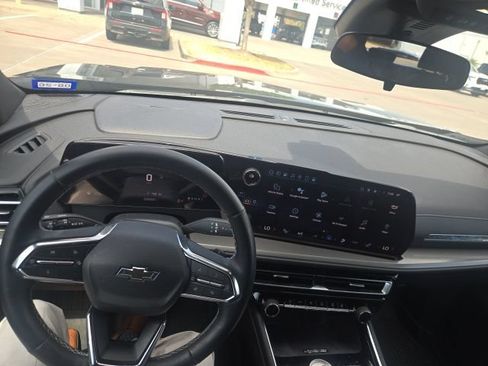 Used 2024 Chevrolet Traverse LT w/ Midnight/Sport Edition FWD image 8
