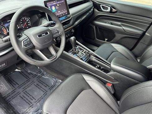 Used 2024 Jeep Compass Latitude w/ Convenience Group image 13