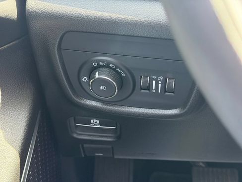 Used 2024 Jeep Grand Cherokee Limited w/ Luxury Tech Group II AWD/4WD image 18