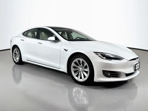 Used 2017 Tesla Model S 75 RWD image 4