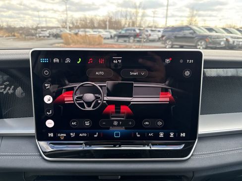 New 2026 Volkswagen Tiguan SE image 17