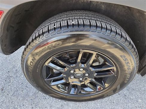 Used 2025 Land Rover Defender 110 S image 18