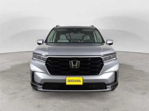 Certified 2025 Honda Pilot Touring image 8