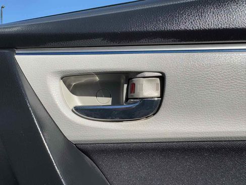 Used 2015 Toyota Corolla LE image 34