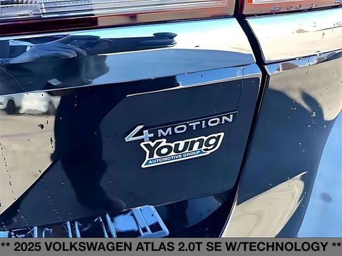 Used 2025 Volkswagen Atlas SE image 11