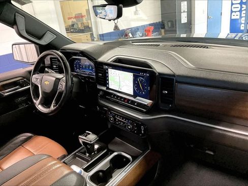 Used 2025 Chevrolet Silverado 1500 High Country w/ Technology Package AWD/4WD image 14